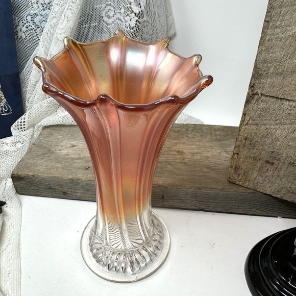 Vintage Carnival Vase 8" Tall excellent Condition - Picture 4 of 8